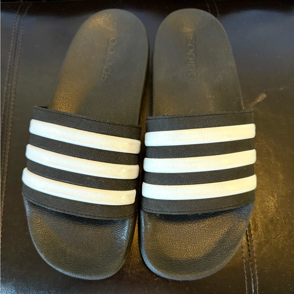 Adidas Adilette Comfort Slides, size 6